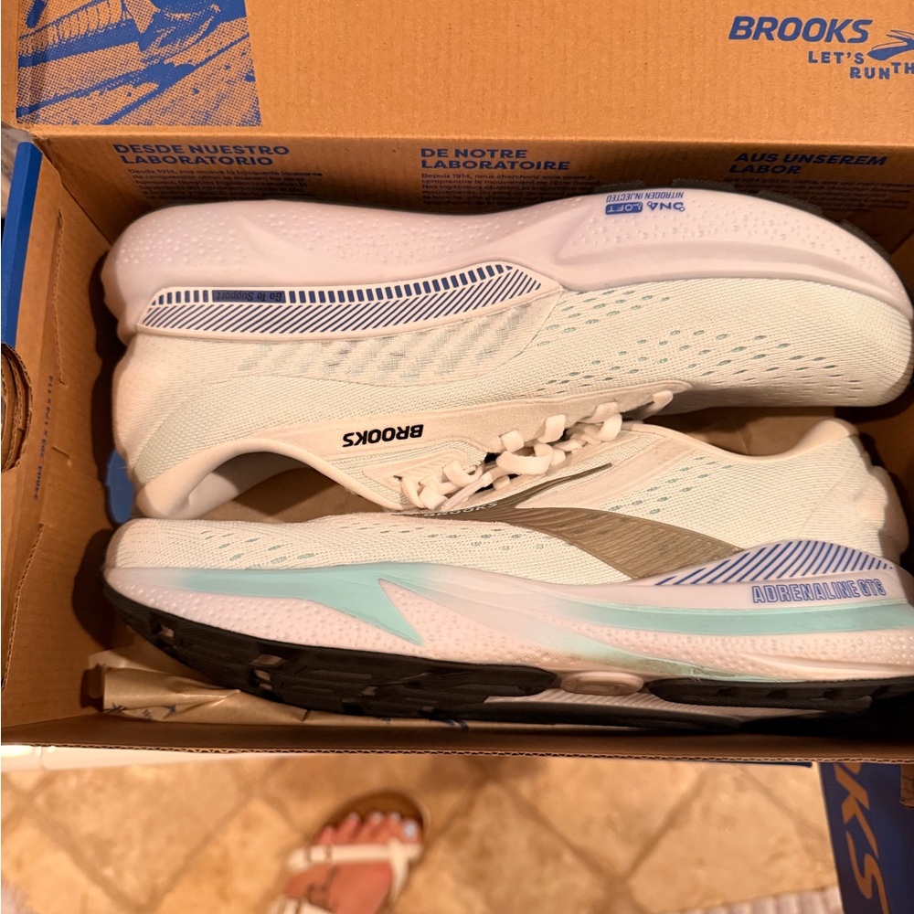 Brooks Adrenaline GTS 24 White and Blue Running Shoes